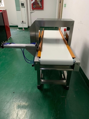 Comida industrial SUS304 de la máquina del detector de metales de la longitud el 160cm antiinterferente